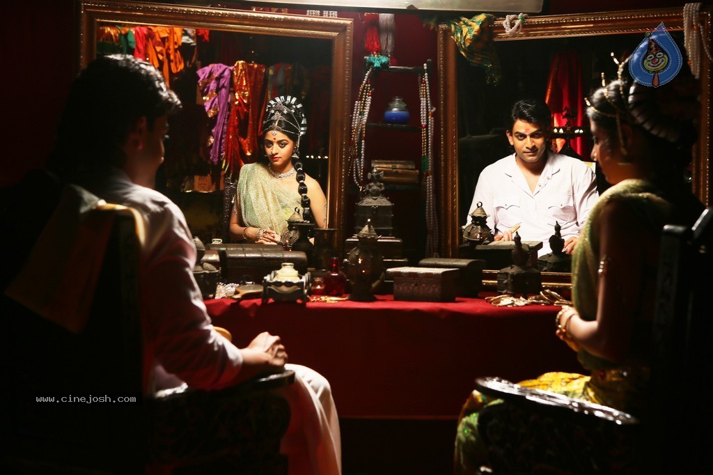 Kaaviya Thalaivan Tamil Movie Photos - 27 / 28 photos