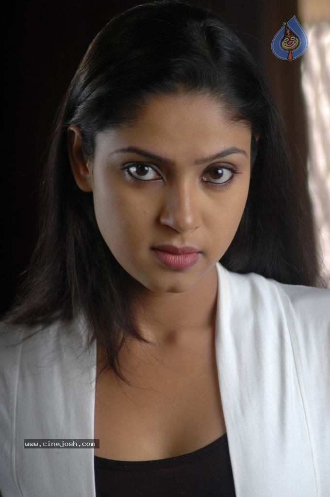 Kabadam Tamil Movie Stills - 49 / 71 photos