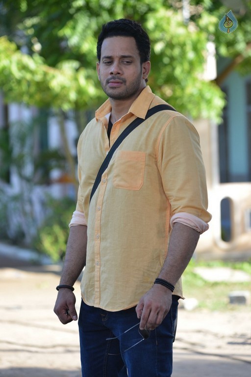 Kadaisi Bench Karthi Tamil Movie Photos - 5 / 16 photos