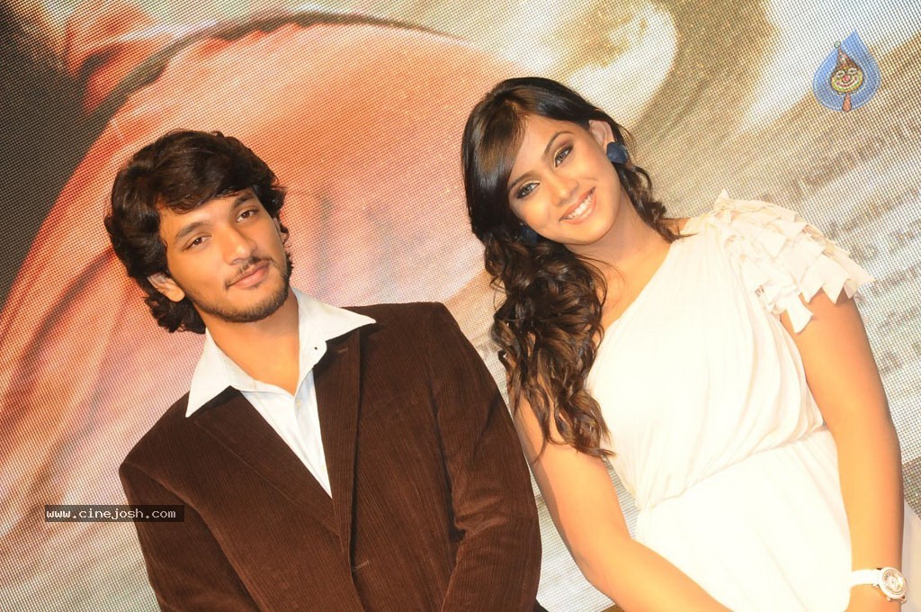 Kadal Tamil Movie PM and Stills - 9 / 43 photos