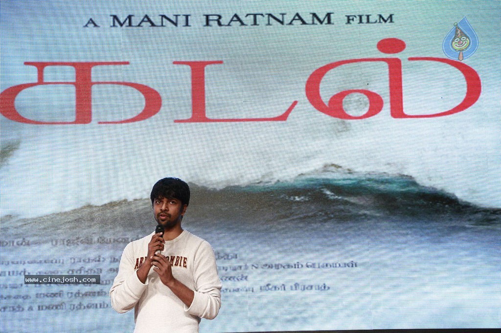 Kadal Tamil Movie PM and Stills - 35 / 43 photos