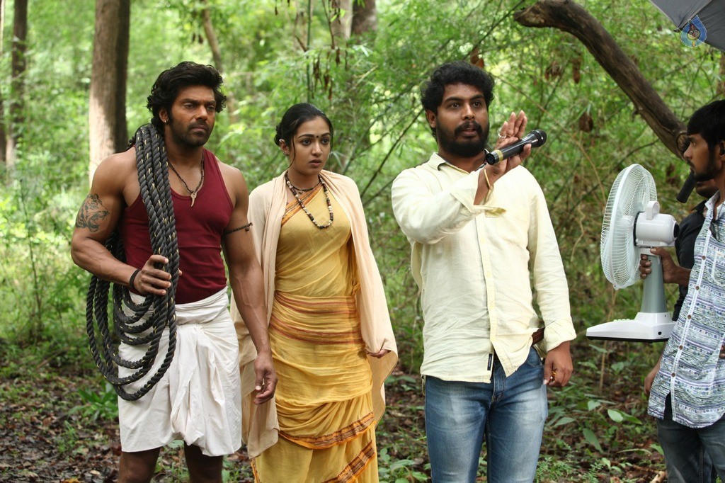 Kadamban Tamil Movie Photos - 13 / 17 photos