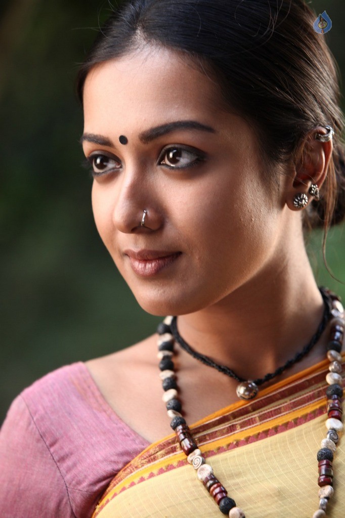 Kadamban Tamil Movie Photos - 14 / 17 photos
