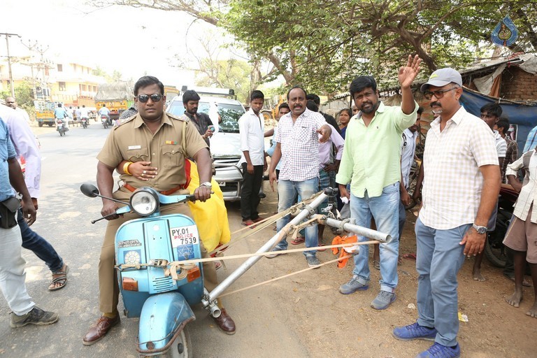 Kadavul Irukaan Kumaru Tamil Film Pics - 1 / 32 photos