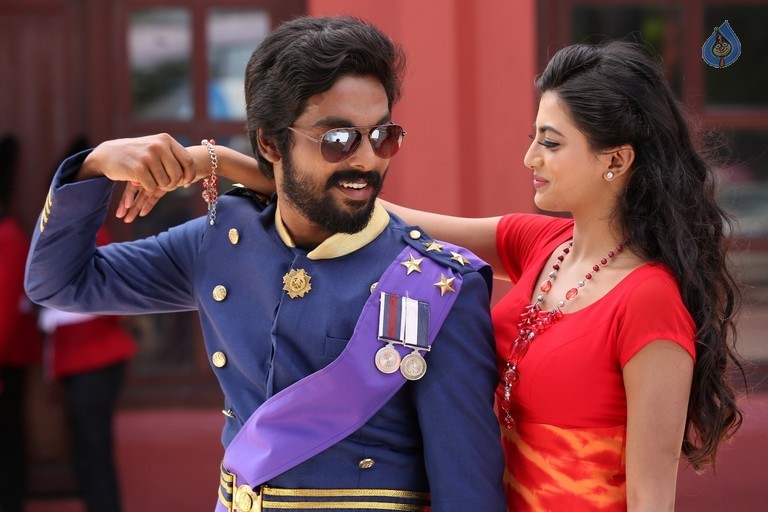 Kadavul Irukaan Kumaru Tamil Film Pics - 2 / 32 photos