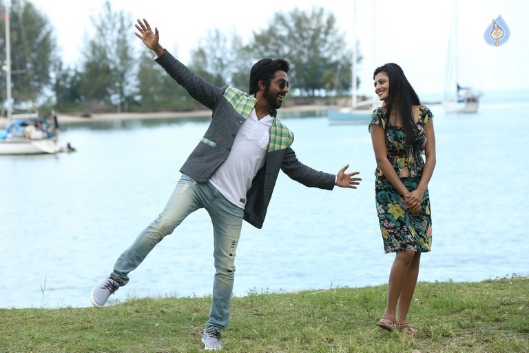 Kadavul Irukaan Kumaru Tamil Film Pics - 5 / 32 photos