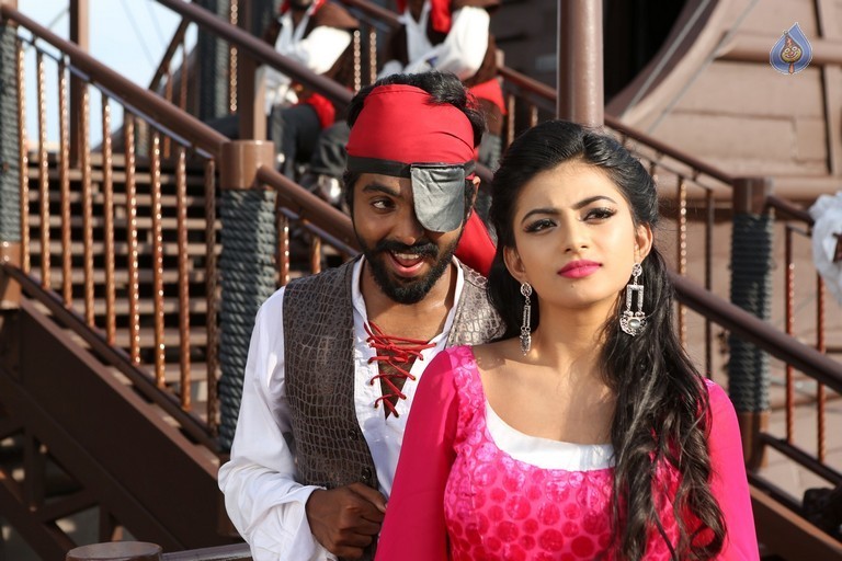 Kadavul Irukaan Kumaru Tamil Film Pics - 8 / 32 photos