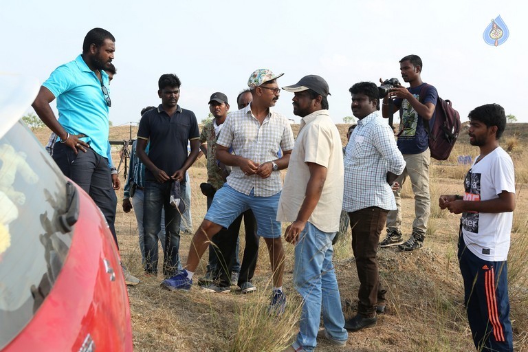 Kadavul Irukaan Kumaru Tamil Film Pics - 15 / 32 photos