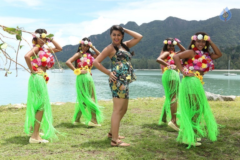 Kadavul Irukaan Kumaru Tamil Film Pics - 20 / 32 photos