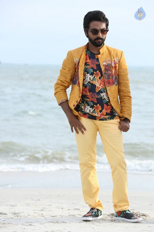 Kadavul Irukaan Kumaru Tamil Film Pics - 23 / 32 photos