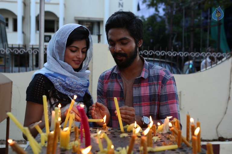 Kadavul Irukaan Kumaru Tamil Film Pics - 24 / 32 photos
