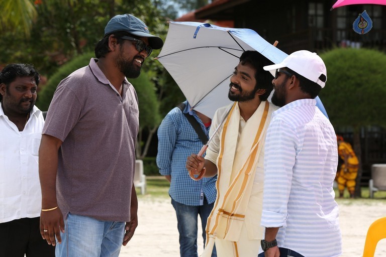 Kadavul Irukaan Kumaru Tamil Film Pics - 25 / 32 photos