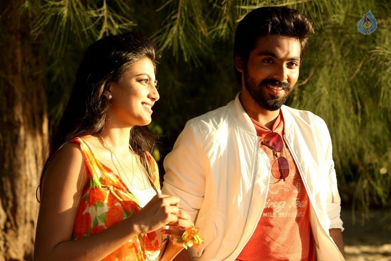 Kadavul Irukaan Kumaru Tamil Movie Photos - 12 / 18 photos