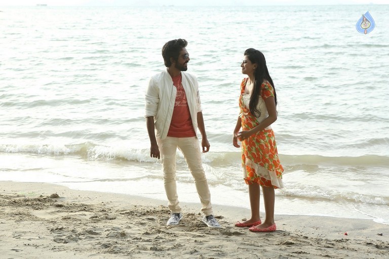 Kadavul Irukaan Kumaru Tamil Movie Photos - 13 / 18 photos