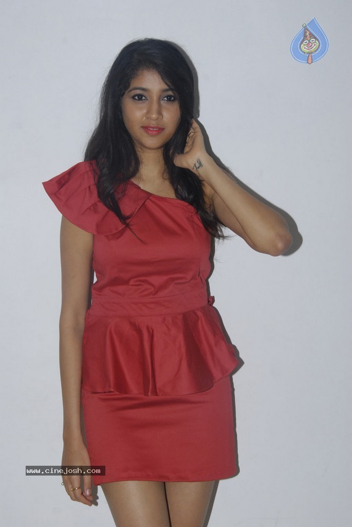 Kadhai Thiraikadhai Vasanam Iyakkam Tamil Movie Stills - 5 / 116 photos