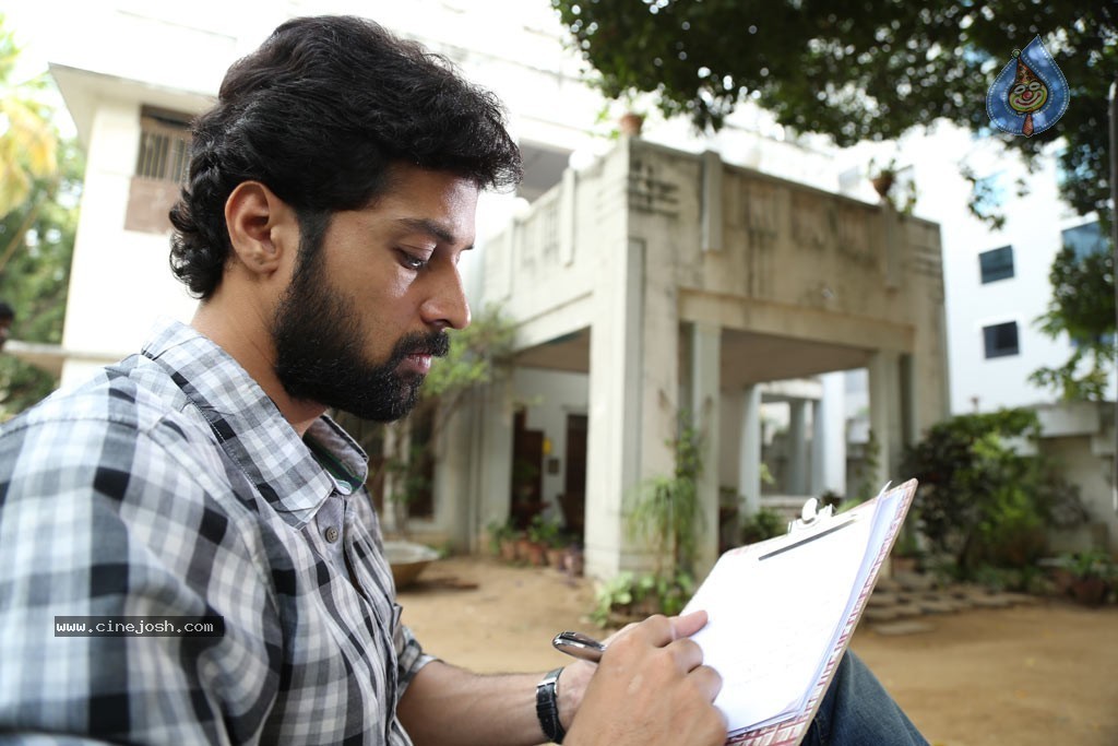 Kadhai Thiraikadhai Vasanam Iyakkam Tamil Movie Stills - 16 / 116 photos