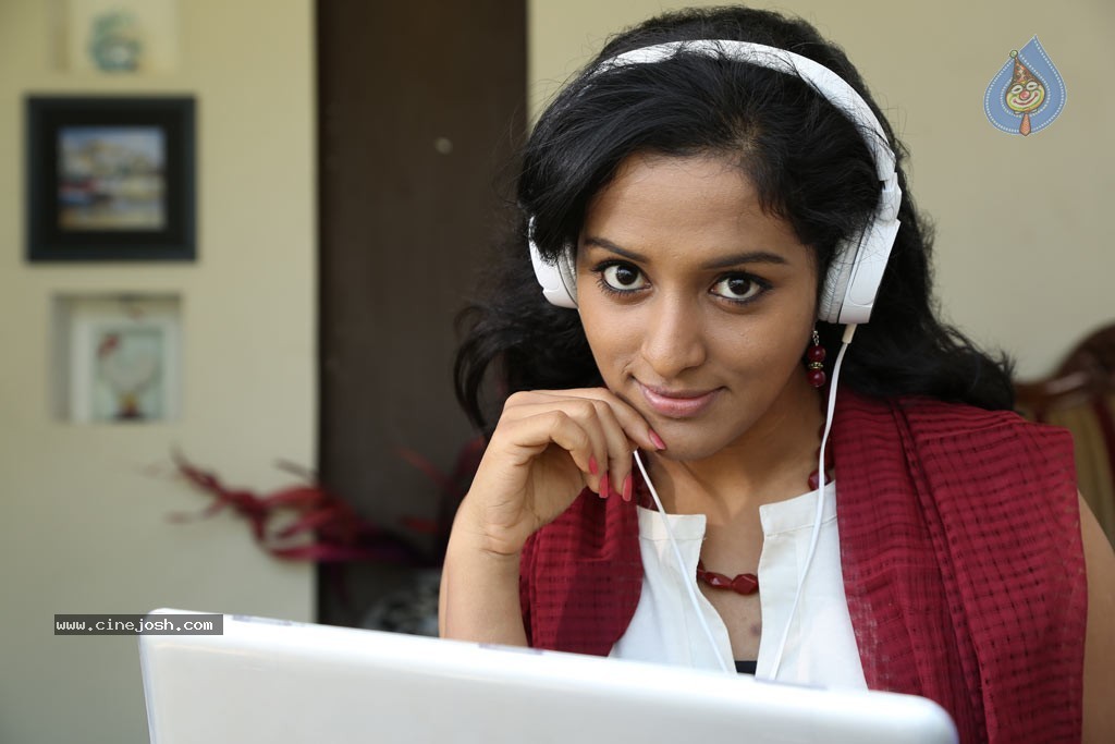 Kadhai Thiraikadhai Vasanam Iyakkam Tamil Movie Stills - 18 / 116 photos