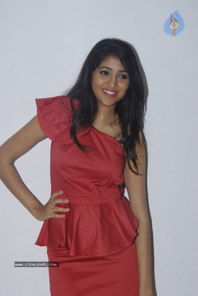 Kadhai Thiraikadhai Vasanam Iyakkam Tamil Movie Stills - 39 / 116 photos