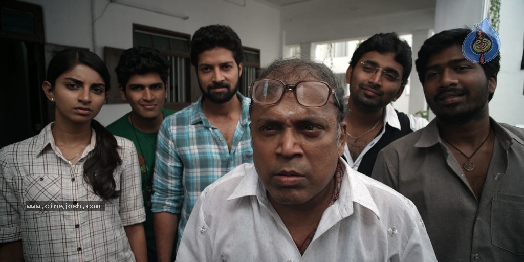 Kadhai Thiraikadhai Vasanam Iyakkam Tamil Movie Stills - 54 / 116 photos