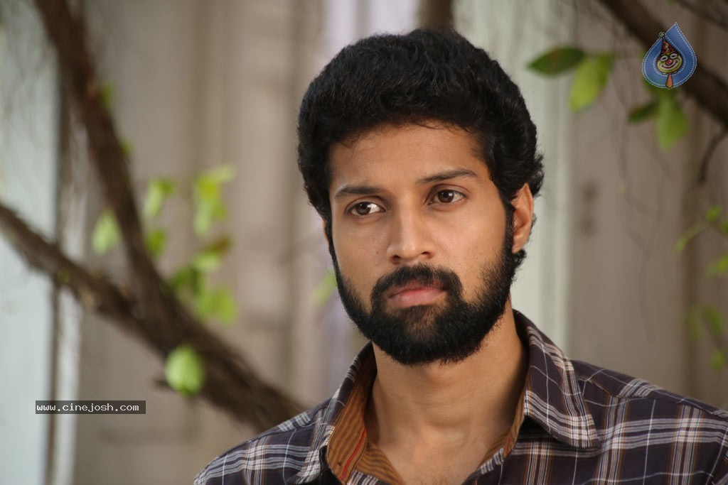 Kadhai Thiraikadhai Vasanam Iyakkam Tamil Movie Stills - 55 / 116 photos
