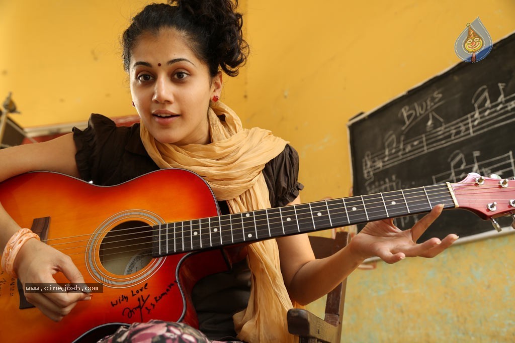 Kadhai Thiraikadhai Vasanam Iyakkam Tamil Movie Stills - 91 / 116 photos