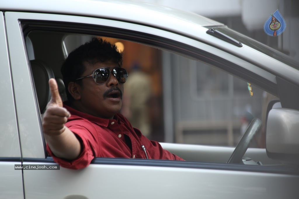 Kadhai Thiraikadhai Vasanam Iyakkam Tamil Movie Stills - 92 / 116 photos