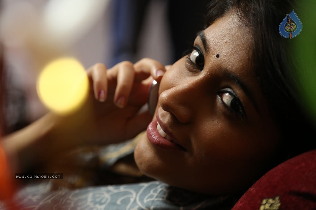 Kadhai Thiraikadhai Vasanam Iyakkam Tamil Movie Stills - 113 / 116 photos