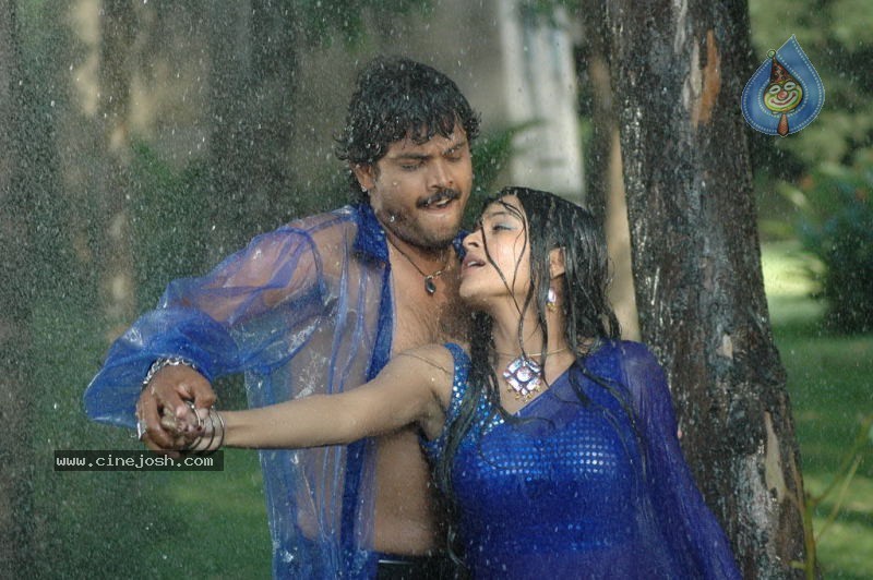 Kadhal Meipada Tamil Movie Stills - 9 / 39 photos