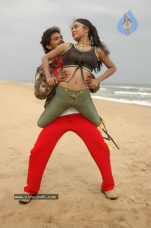 Kadhal Meipada Tamil Movie Stills - 20 / 39 photos