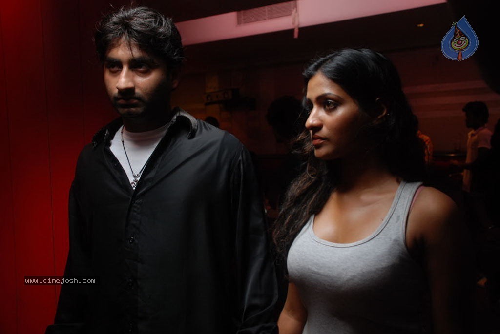 Kadhal Pisase Tamil Movie Hot Stills - 22 / 94 photos