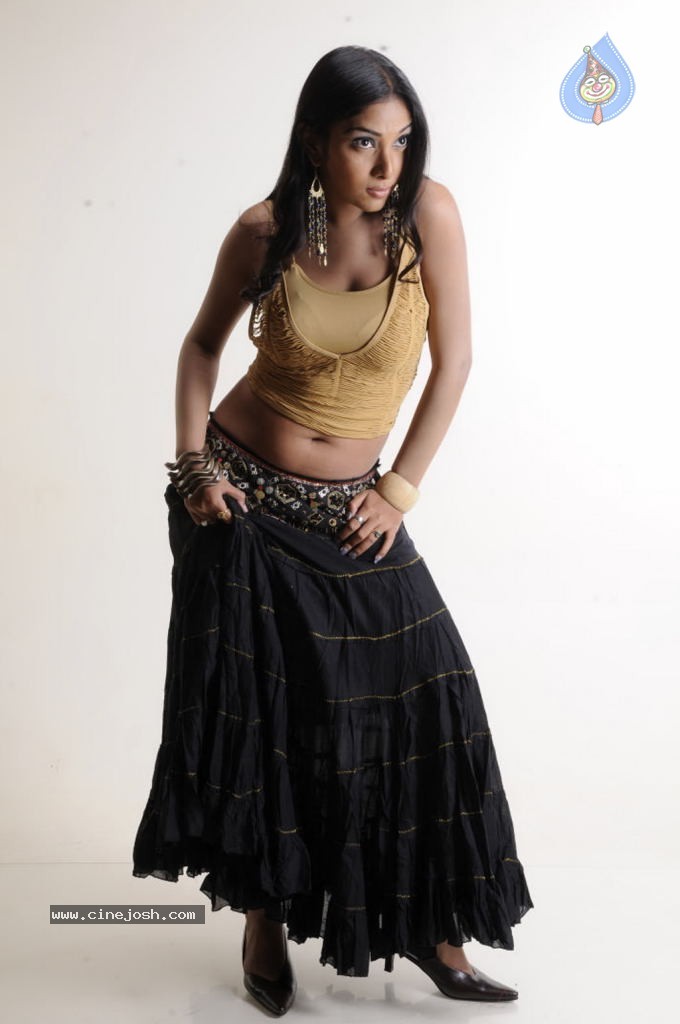 Kadhal Pisase Tamil Movie Hot Stills - 36 / 94 photos