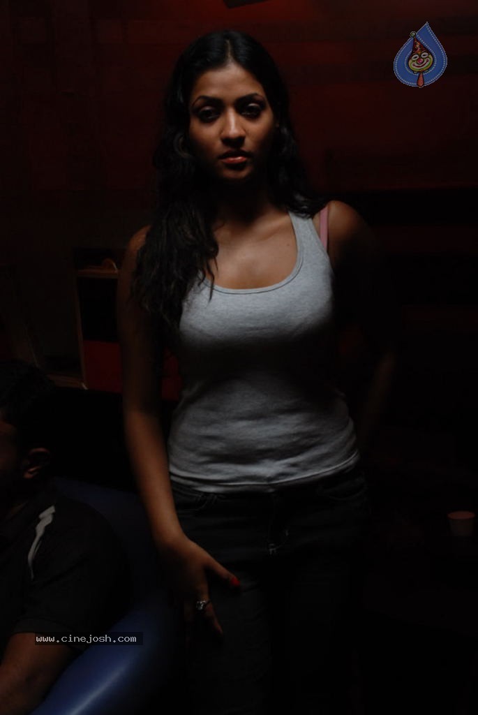 Kadhal Pisase Tamil Movie Hot Stills - 67 / 94 photos