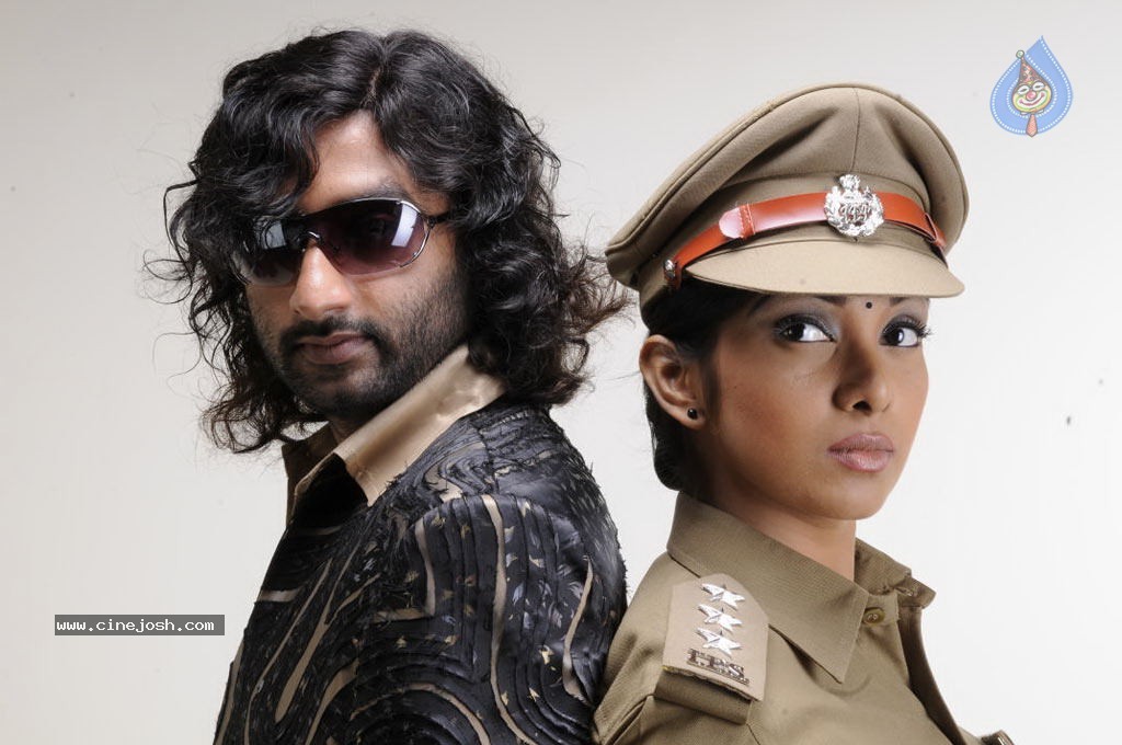 Kadhal Pisase Tamil Movie Hot Stills - 74 / 94 photos
