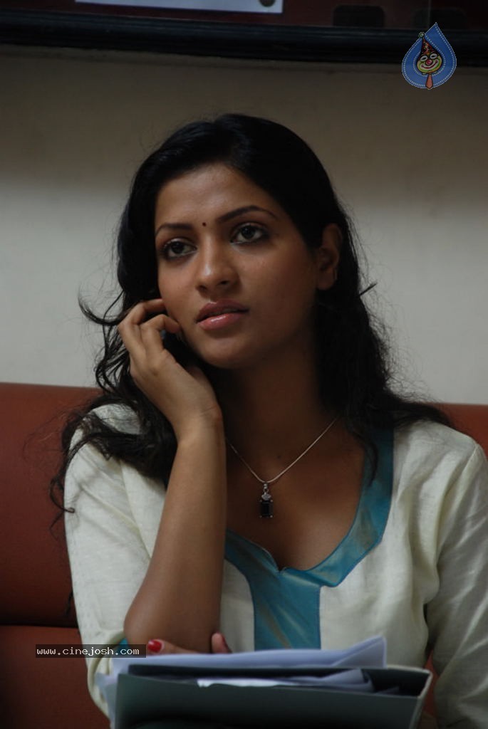 Kadhal Pisase Tamil Movie Hot Stills - 75 / 94 photos