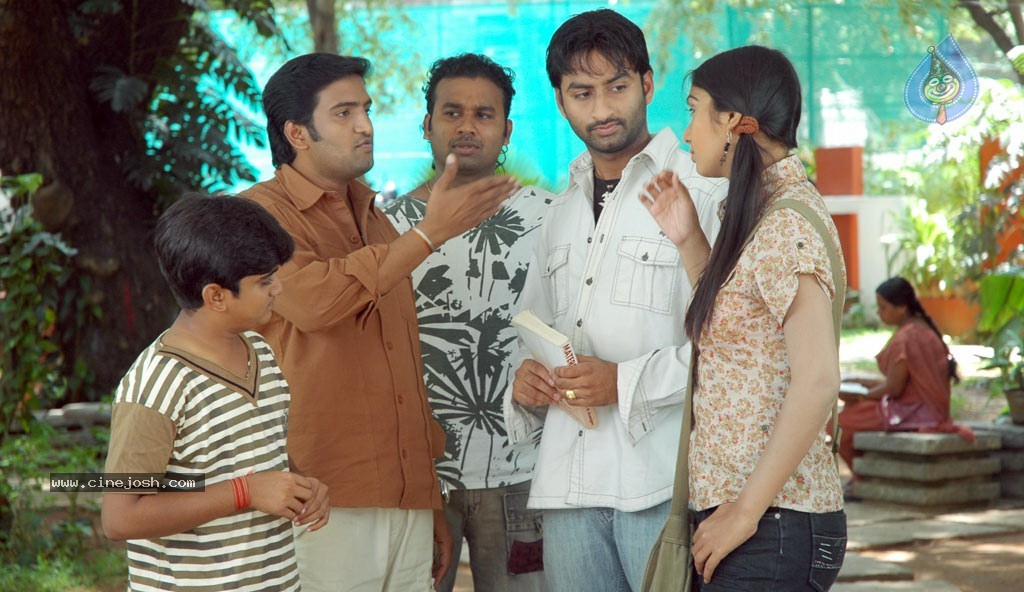 Kadhal Pisase Tamil Movie New Stills - 22 / 94 photos