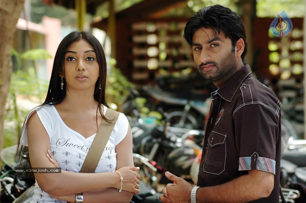 Kadhal Pisase Tamil Movie New Stills - 36 / 94 photos