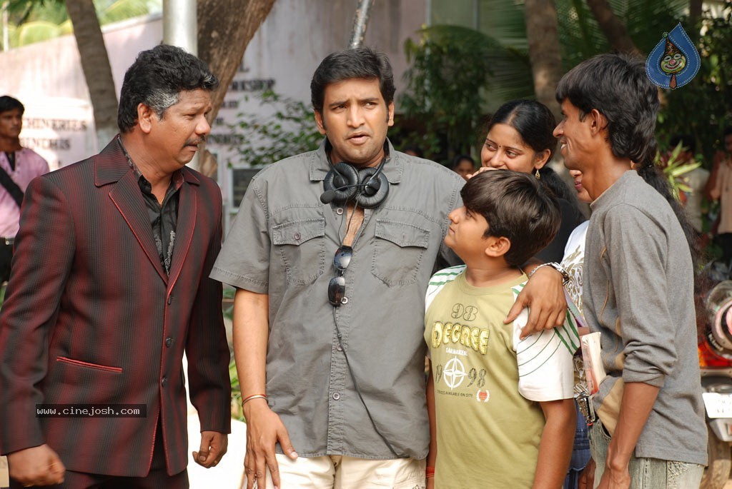 Kadhal Pisase Tamil Movie New Stills - 40 / 94 photos