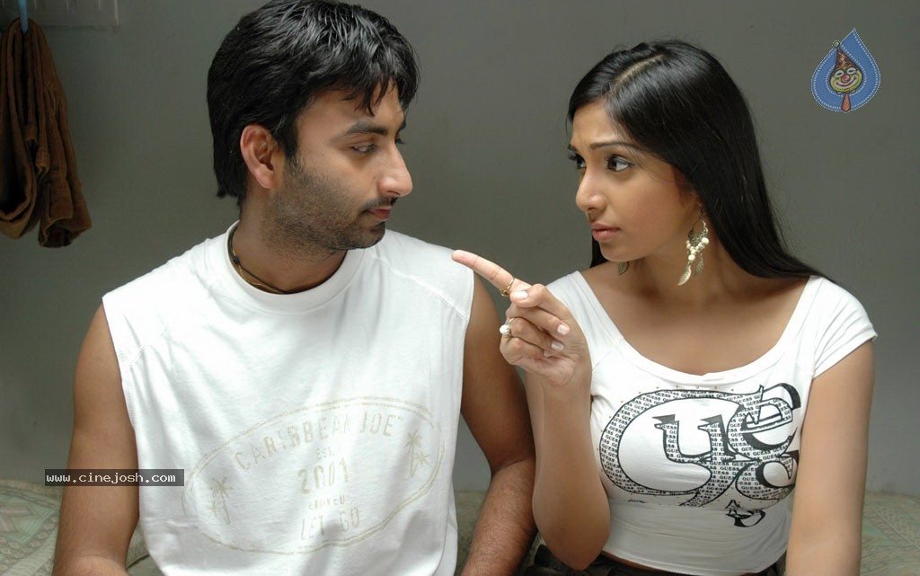 Kadhal Pisase Tamil Movie New Stills - 41 / 94 photos