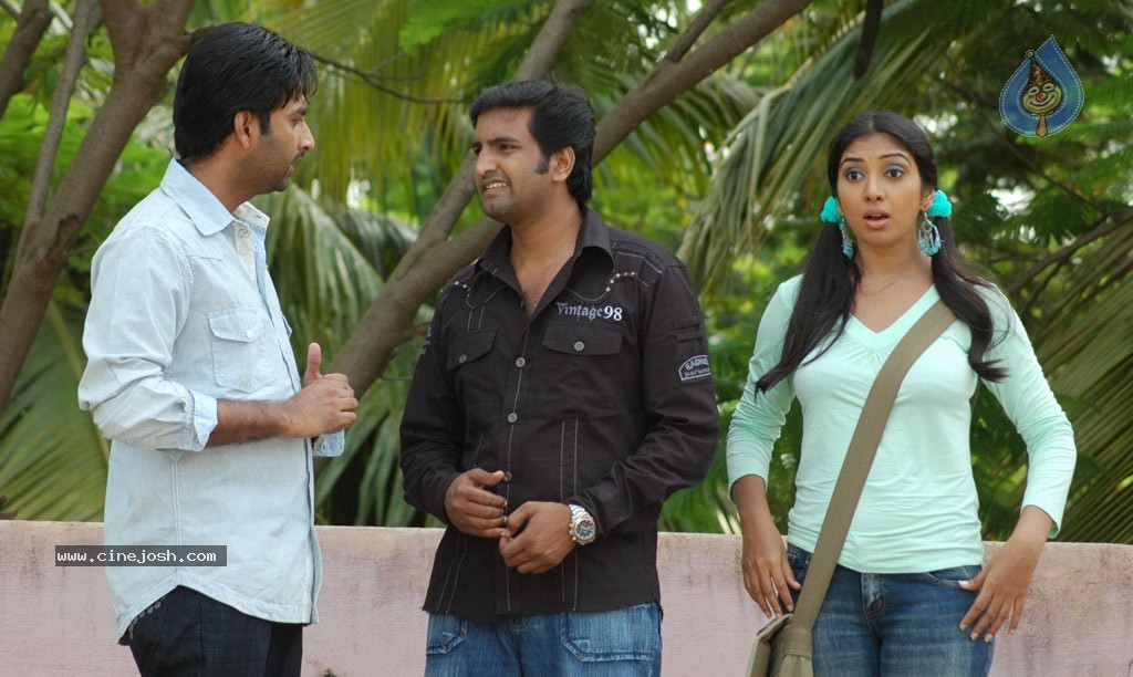 Kadhal Pisase Tamil Movie New Stills - 52 / 94 photos