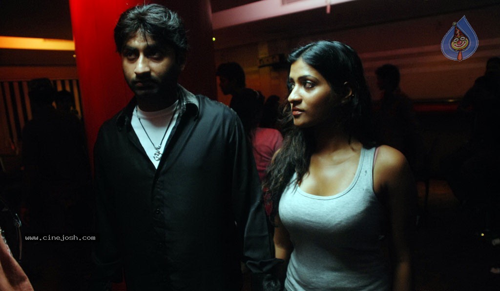 Kadhal Pisase Tamil Movie New Stills - 61 / 94 photos