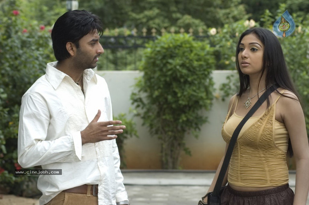 Kadhal Pisase Tamil Movie New Stills - 70 / 94 photos