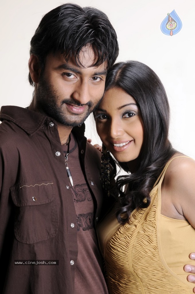 Kadhal Pisase Tamil Movie New Stills - 76 / 94 photos