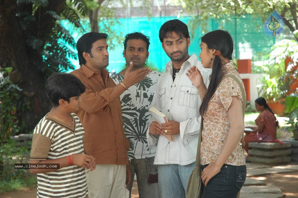 Kadhal Pisase Tamil Movie New Stills - 80 / 94 photos