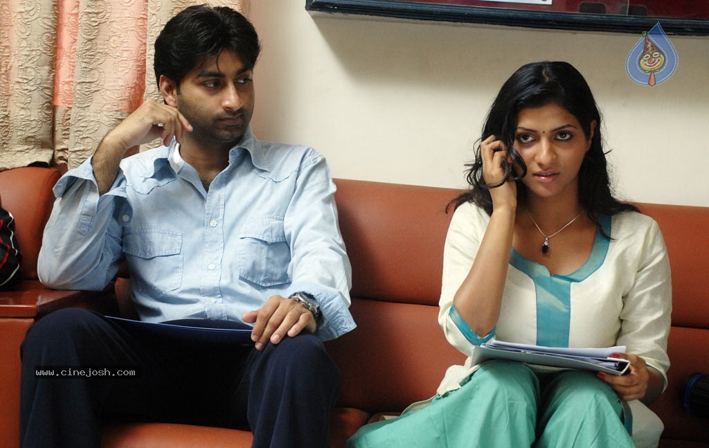 Kadhal Pisase Tamil Movie New Stills - 86 / 94 photos