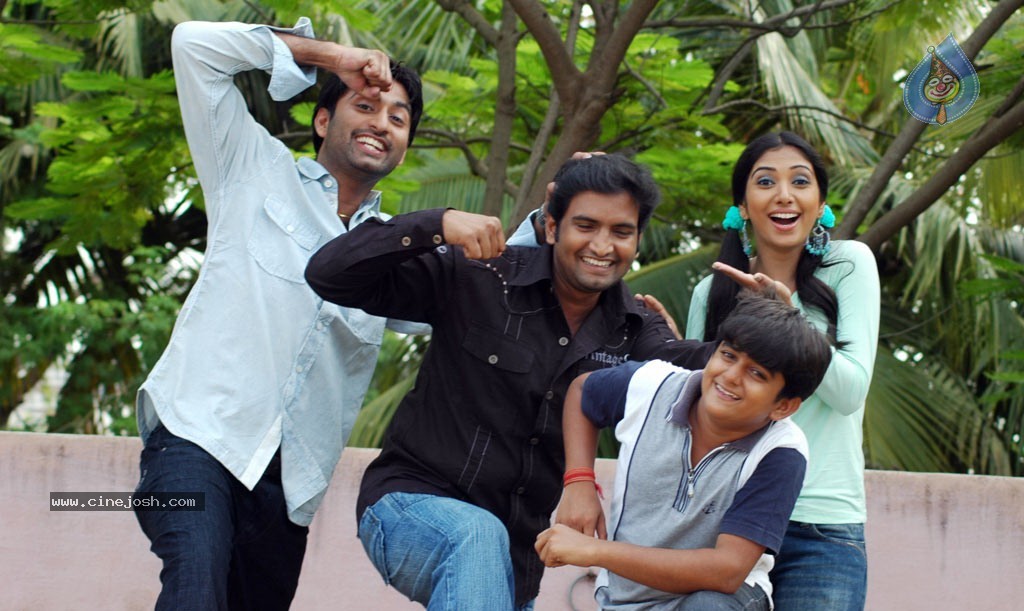 Kadhal Pisase Tamil Movie New Stills - 88 / 94 photos