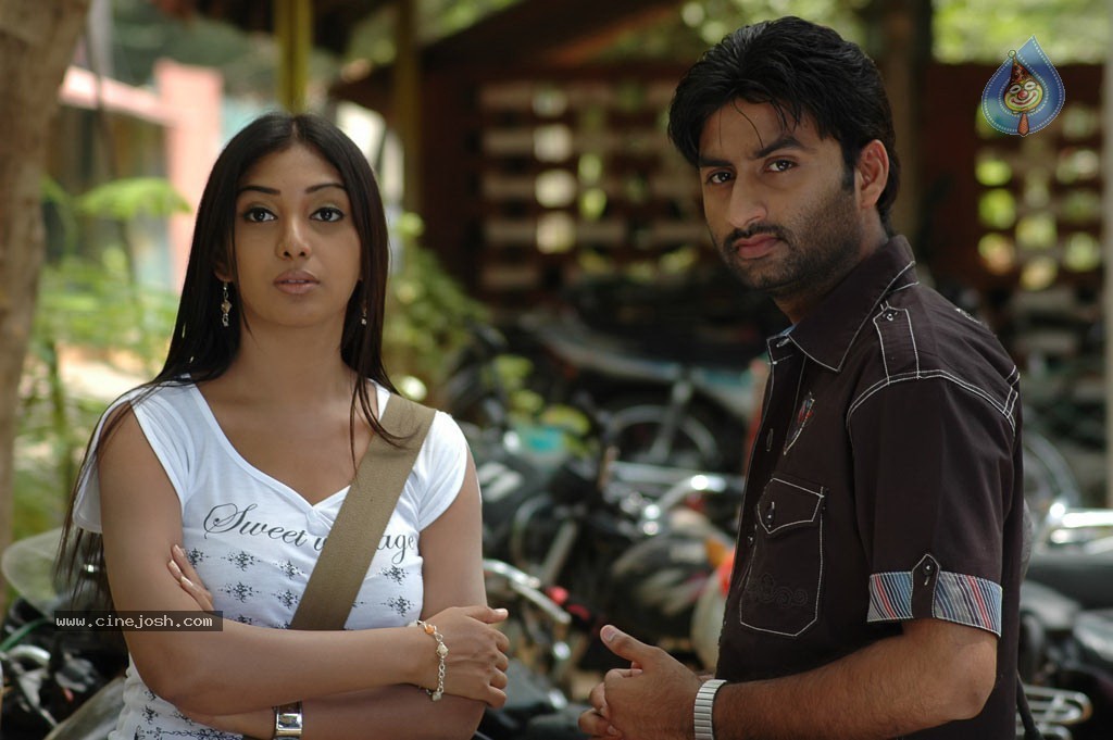 Kadhal Pisase Tamil Movie New Stills - 89 / 94 photos
