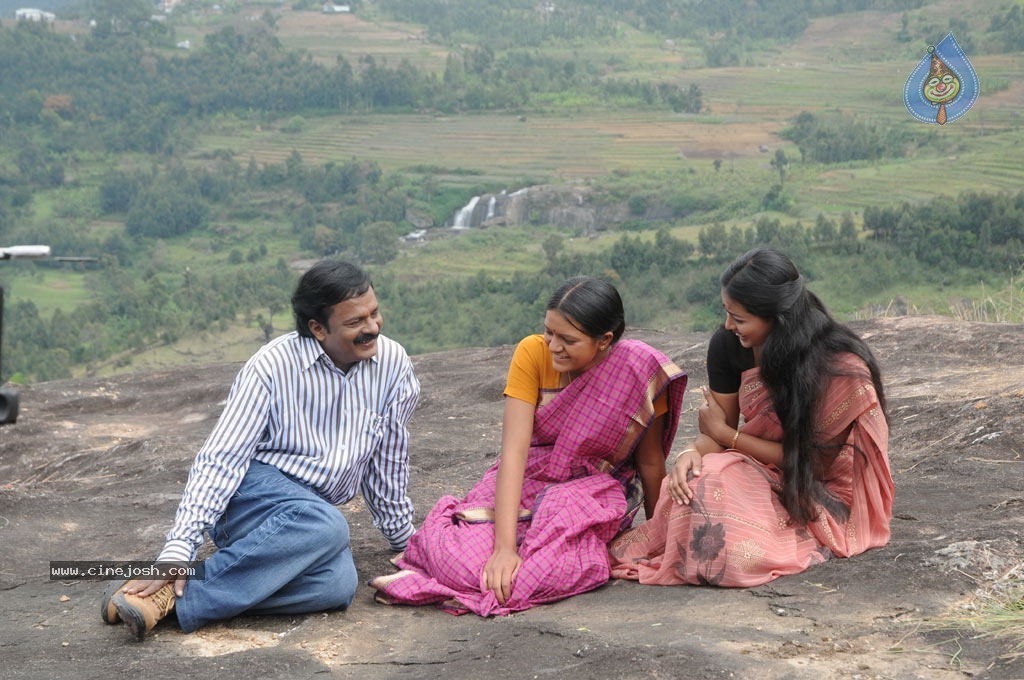 Kadhalai Kadhalikkiren Movie Stills - 8 / 29 photos