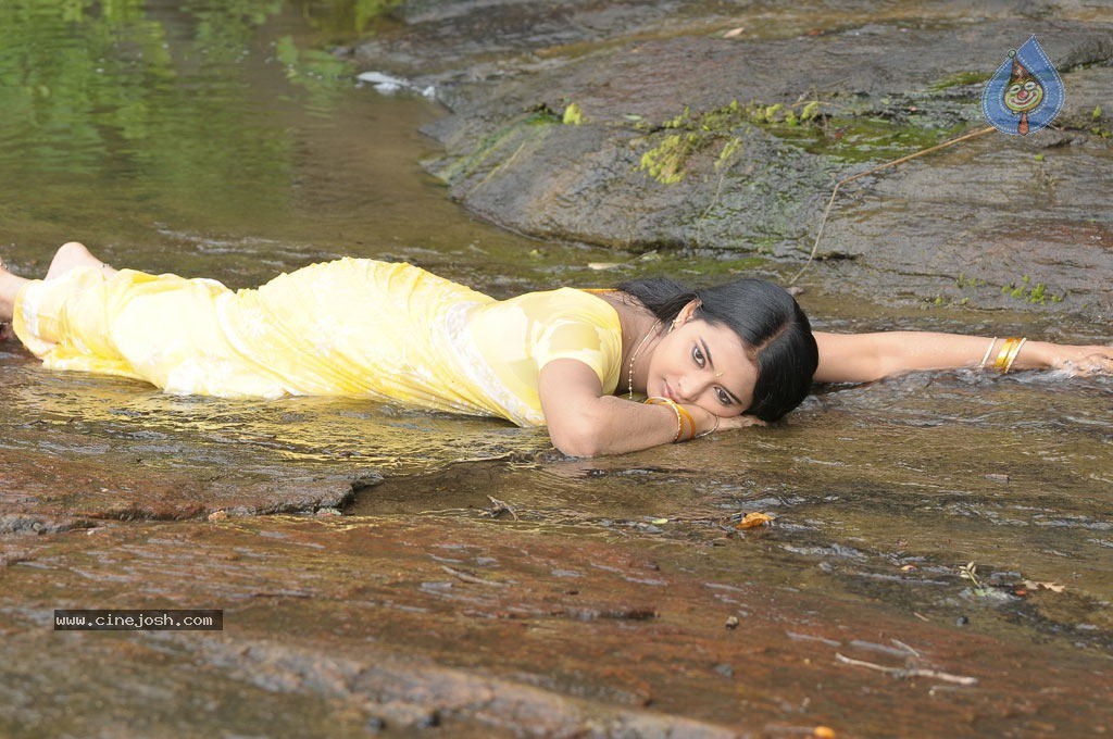 Kadhalai Kadhalikkiren Movie Stills - 27 / 29 photos