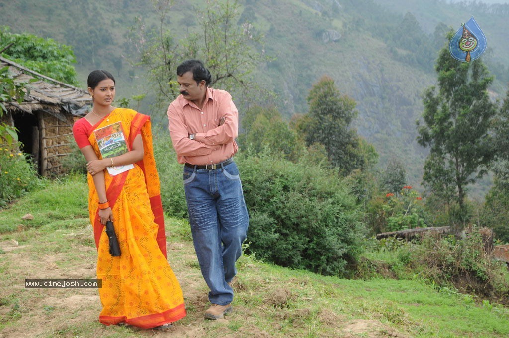 Kadhalai Kadhalikkiren Movie Stills - 28 / 29 photos