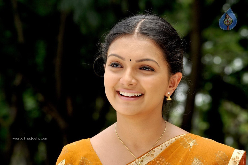 Kadhalai Thavira Veru Ondrum Illai Tamil Movie Stills - 16 / 47 photos